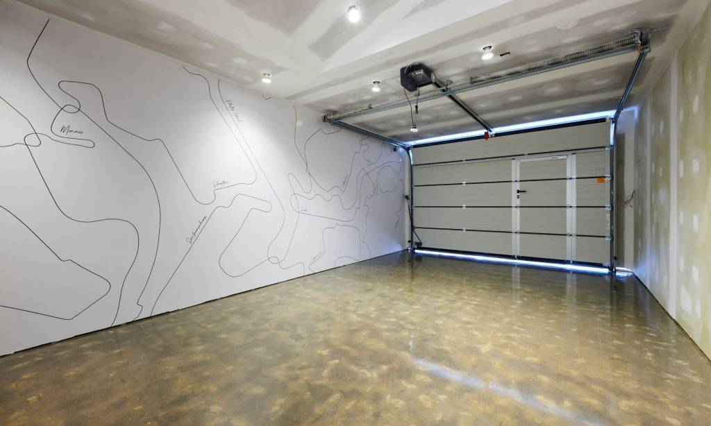 class="js-slideshow-image"/